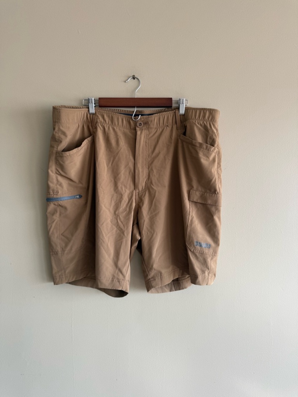 World Wide Sportsman Comfort Waistband Brown Cargo Shorts Multi-Pocket Design